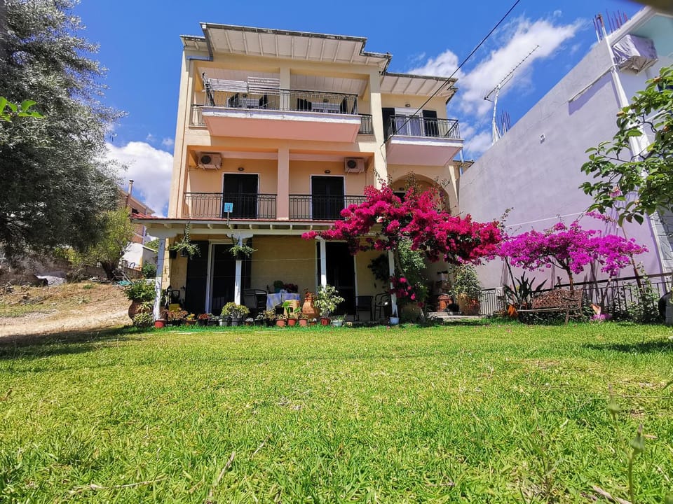 Property building, Facade/entrance, Garden