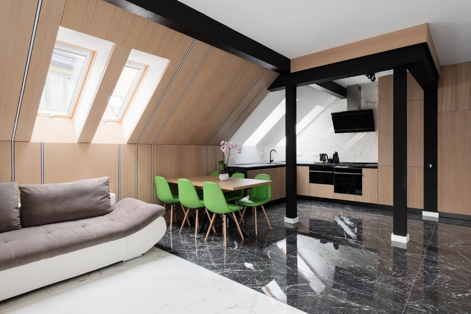 TV and multimedia, Living room, Lounge or bar, Seating area, Dining area