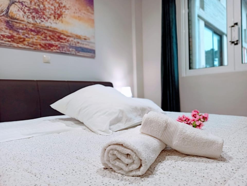 Bedroom, towels