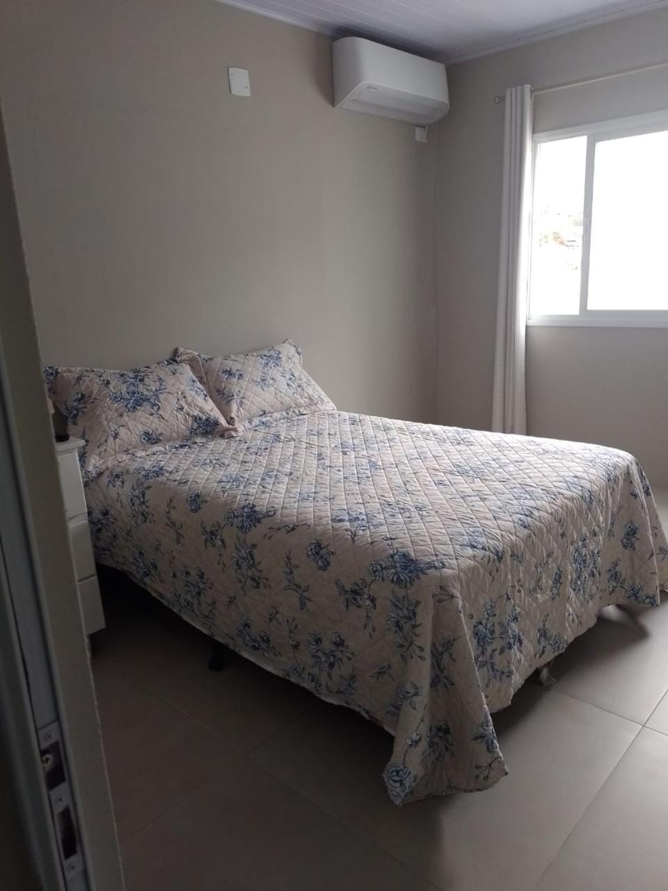 Bed, Bedroom, air conditioner