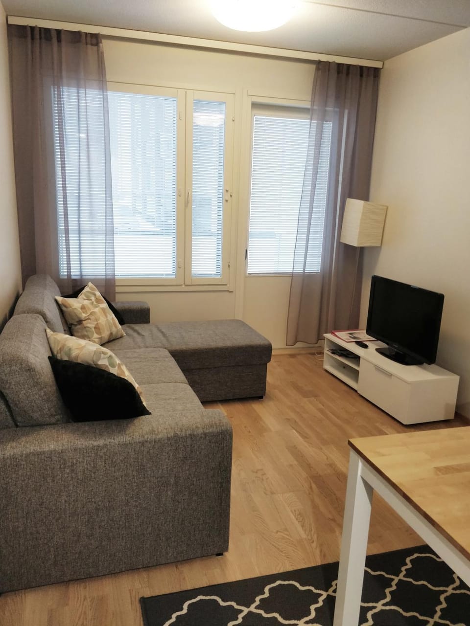 TV and multimedia, Living room, Seating area, Evening entertainment