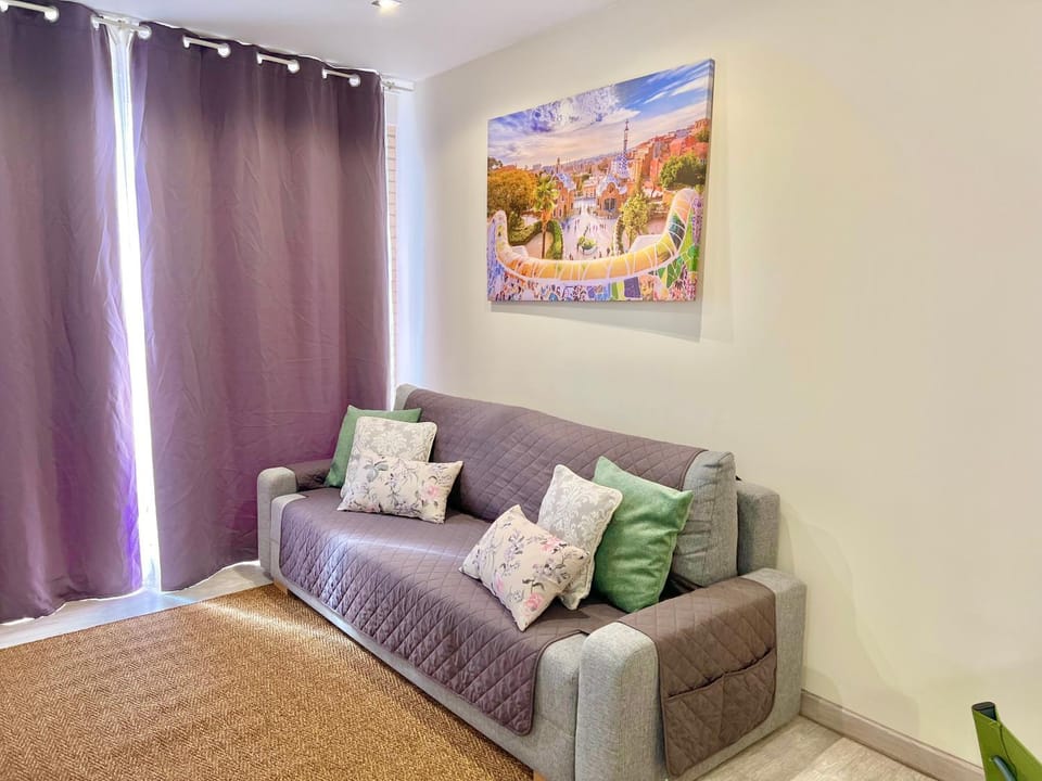 Bed, Living room