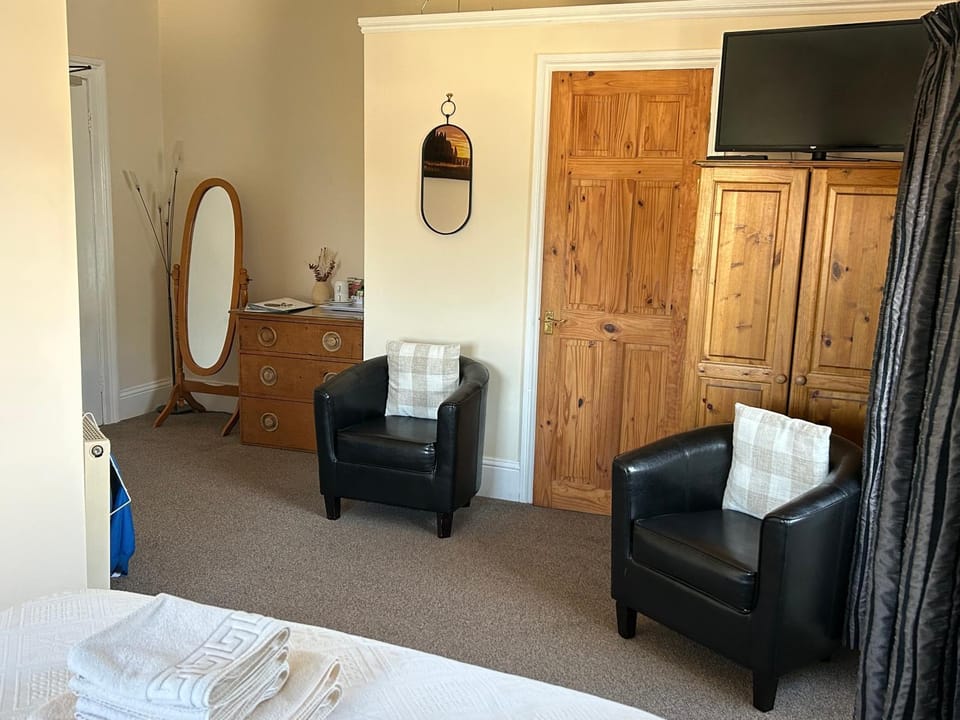 Bedroom, towels