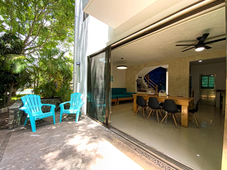 Patio, Living room