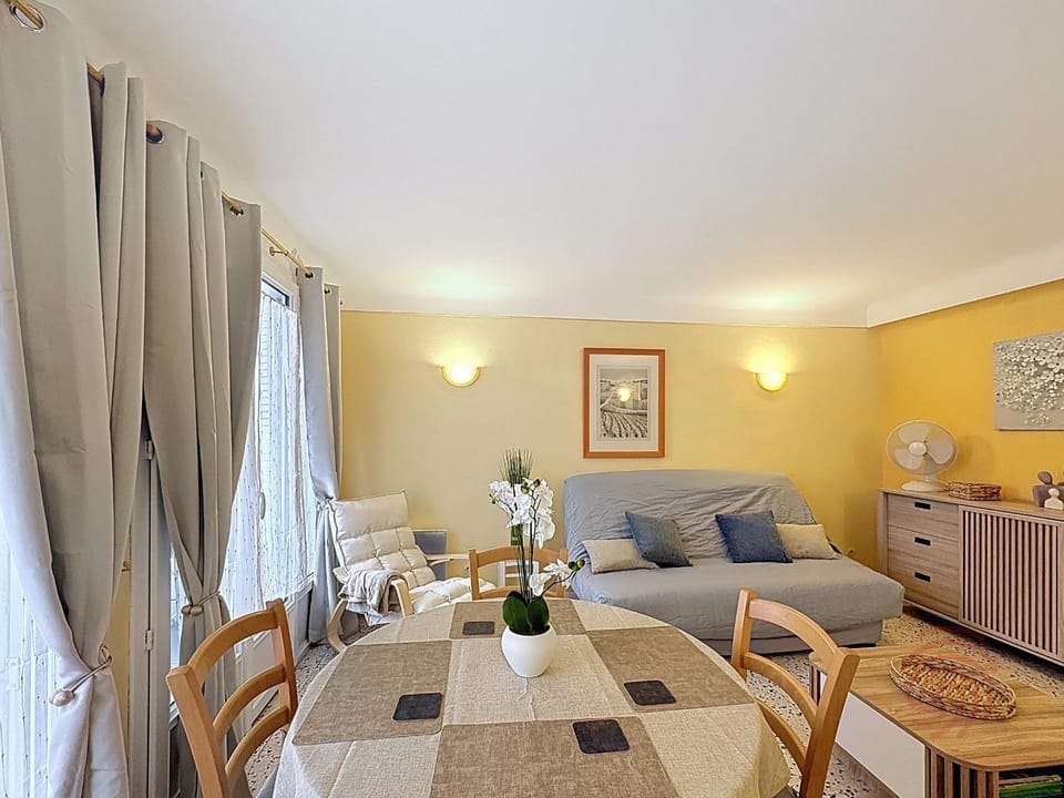 Appartement F2 avec Wifi, ascenseur près des Thermes - FR-1-451-139 Apartment in Occitanie