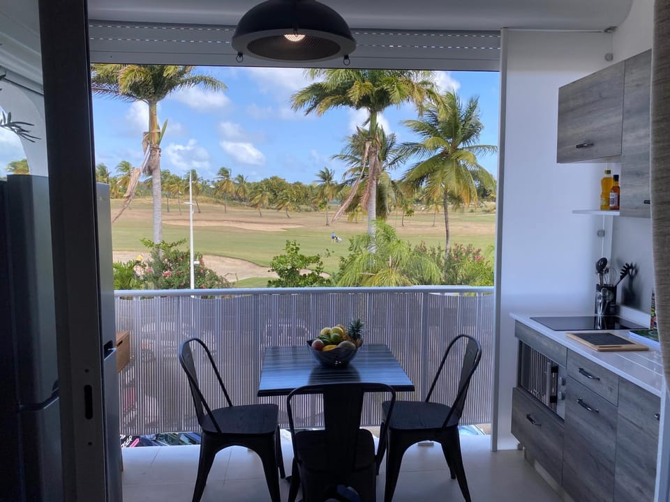 Balcony/Terrace, Dining area, Landmark view