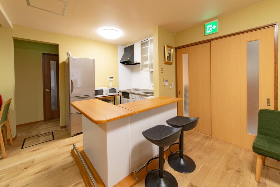 Kitchen or kitchenette, Communal kitchen