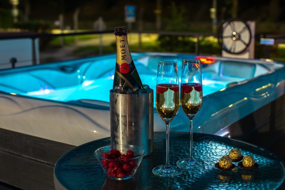 Hot Tub, Hot Tub, Balcony/Terrace