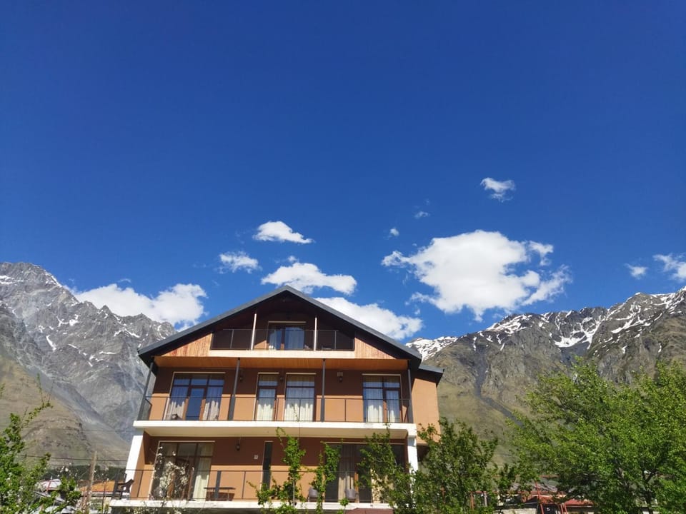 DISCOVER KAZBEGi HOTEL Bed and Breakfast in Georgia