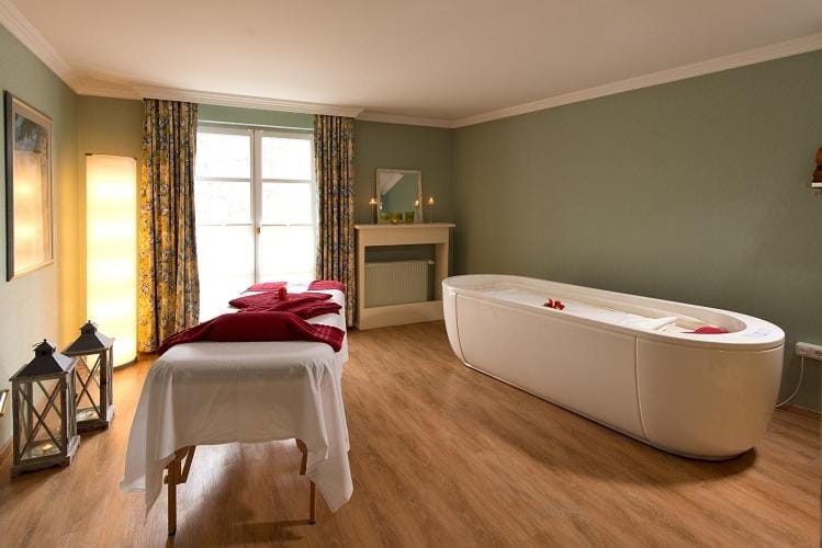 Massage, Spa and wellness centre/facilities
