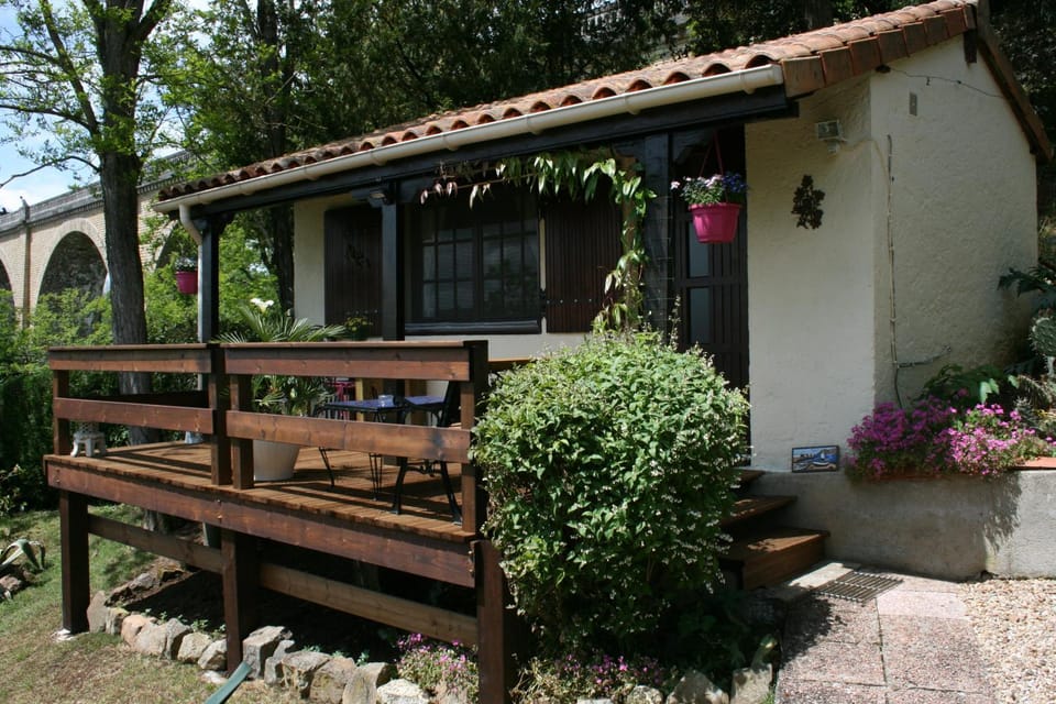 The Petite Chalet Chambre d'hôtes Chalet in Nouvelle-Aquitaine