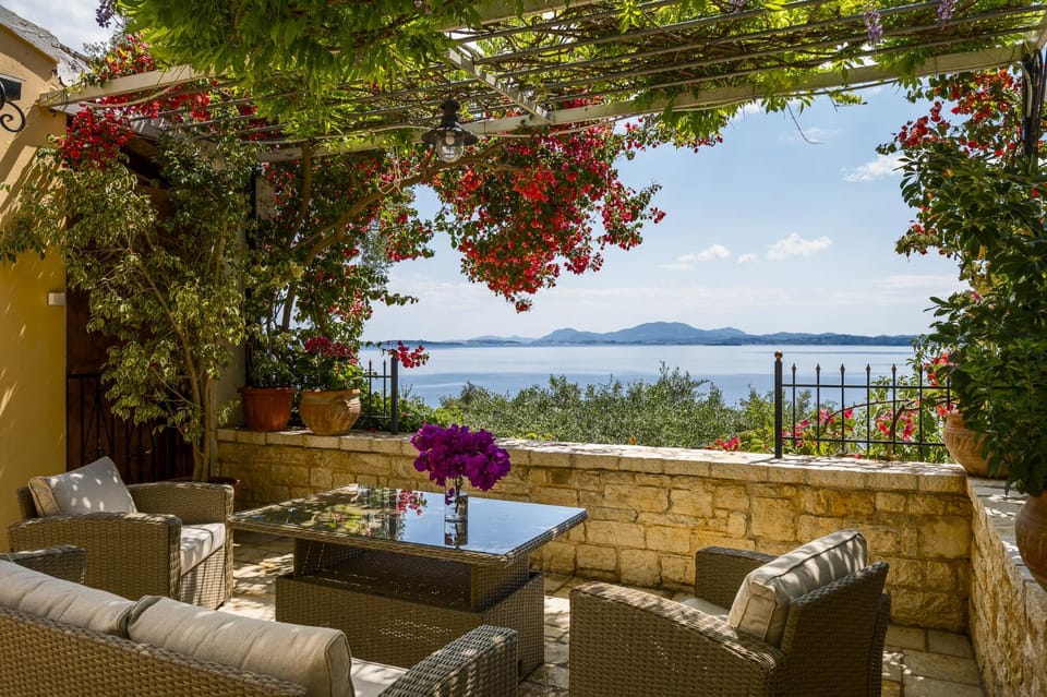 Natural landscape, View (from property/room), Balcony/Terrace, Seating area, Sea view