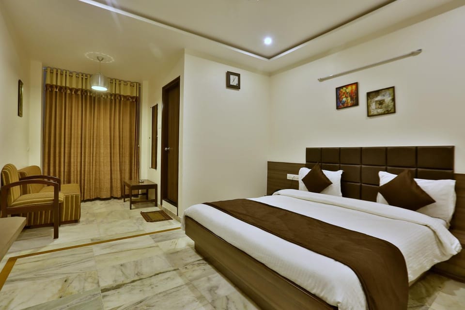 Photo of the whole room, Seating area, Bedroom