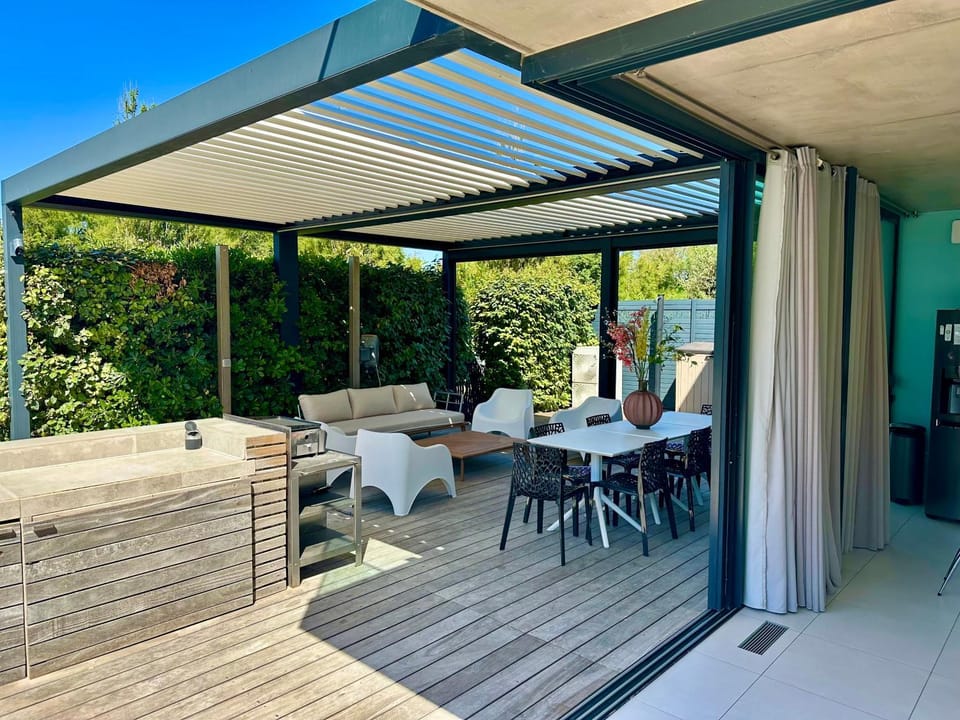 Patio, Garden, Dining area, Garden view
