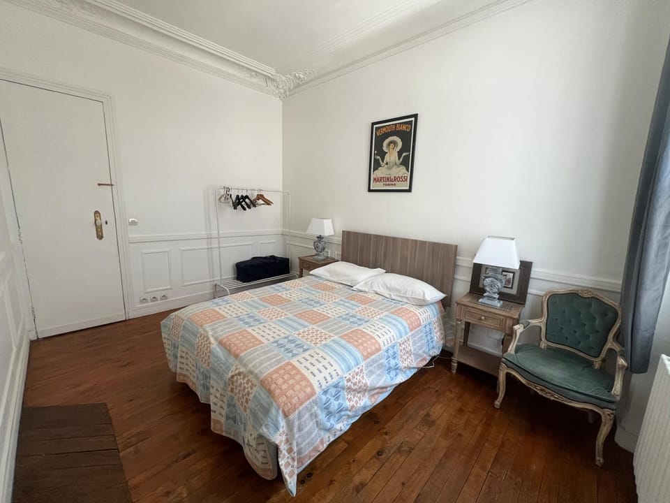 BASSANO Apartment in Paris