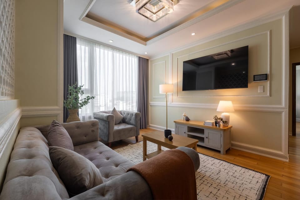 Leman Luxury Suite with Rooftop Pool & Gym Apartment in Ho Chi Minh City