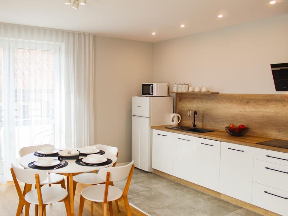 View (from property/room), Kitchen or kitchenette, Living room, Dining area, Drinks, Quiet street view