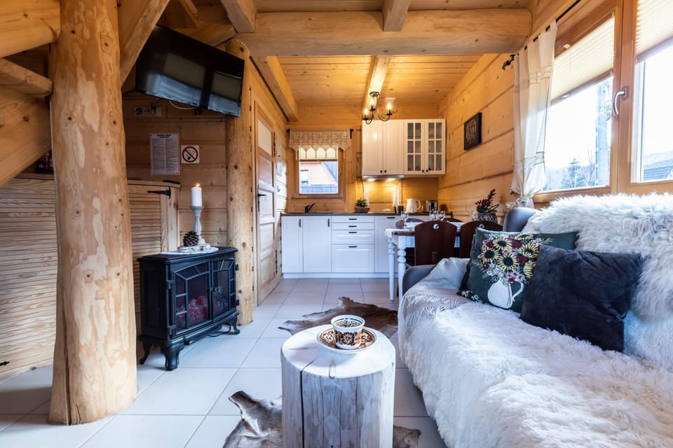 Kitchen or kitchenette, Living room, Seating area, Dining area, Communal kitchen