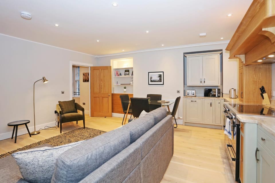 Kitchen or kitchenette, Living room, Seating area, Dining area, Communal kitchen, oven, stove, toaster