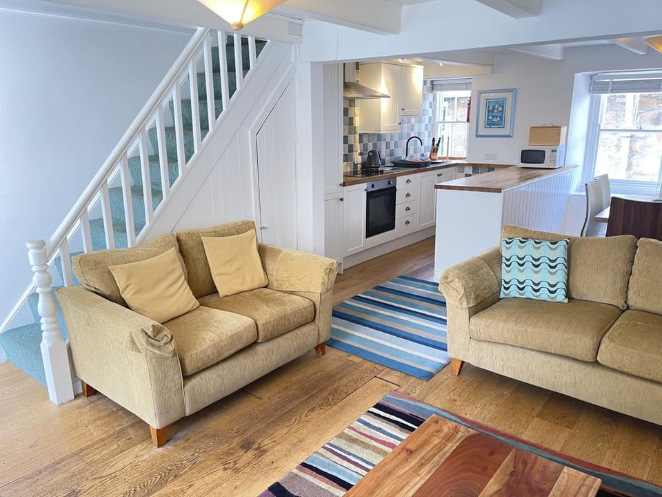 Property building, Kitchen or kitchenette, Living room