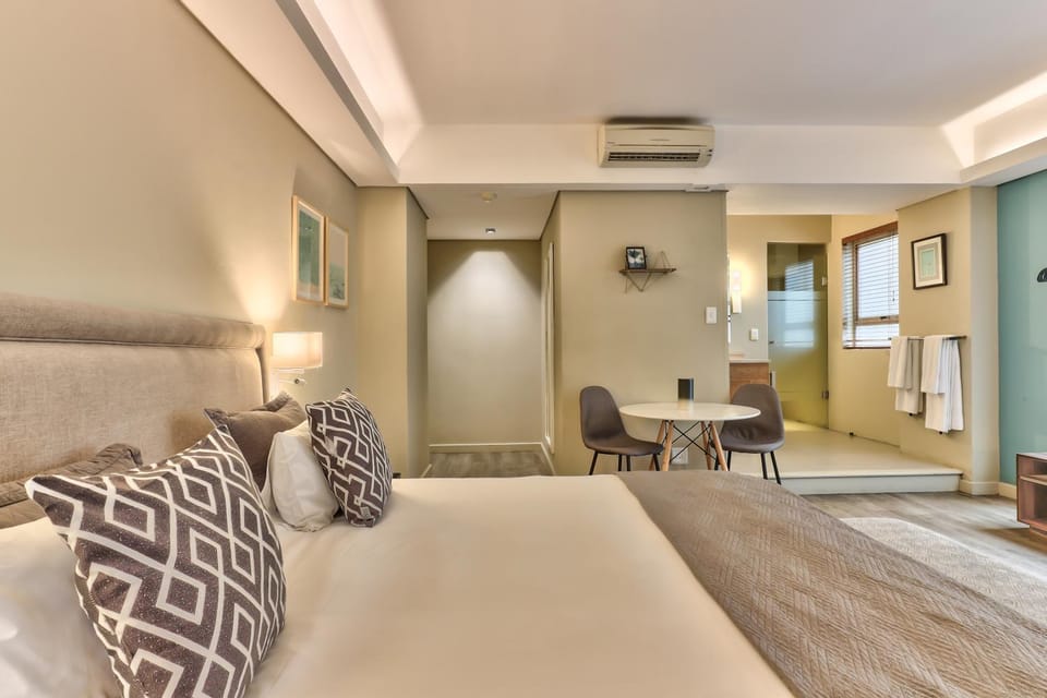 Bed, Photo of the whole room, air conditioner