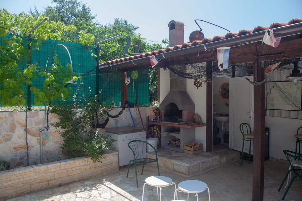 Villa Ivanka Murter ap A sa grijanim bazenom i besplatnim parkingom Apartment in Murter