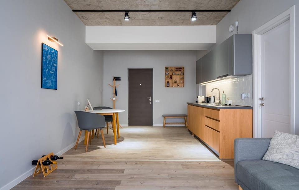 Kitchen or kitchenette, Dining area
