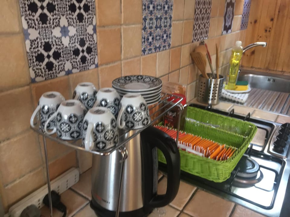 Coffee/tea facilities, Kitchen or kitchenette, Food and drinks, Food