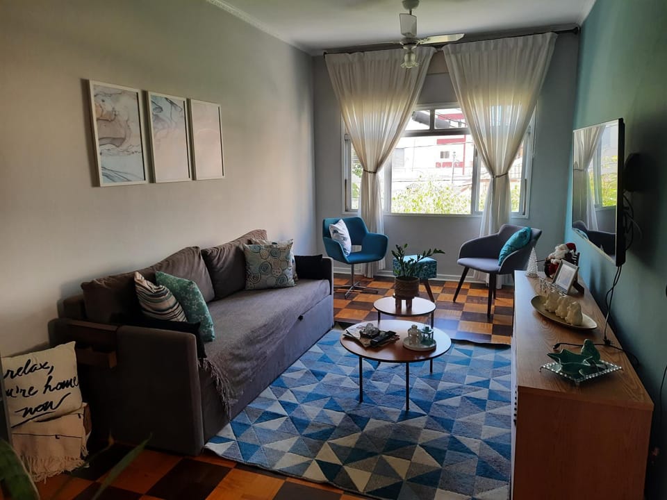 Living room, Decorative detail, Seating area, Area and facilities, fireplace