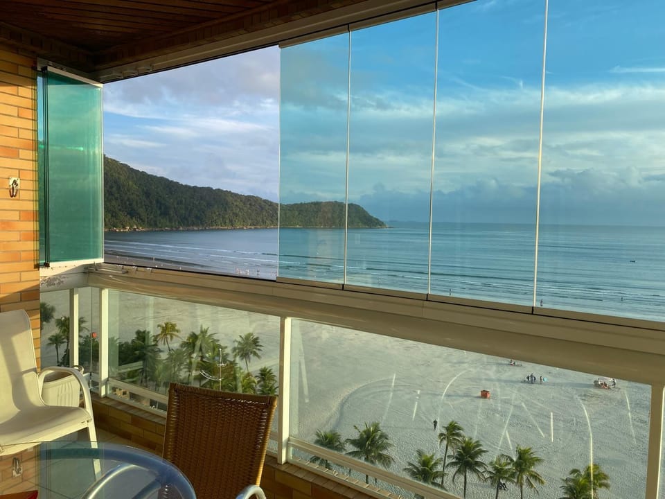 Apto Varanda Gourmet Pé na Areia, Domingo saída até as 20horas Apartment in State of São Paulo