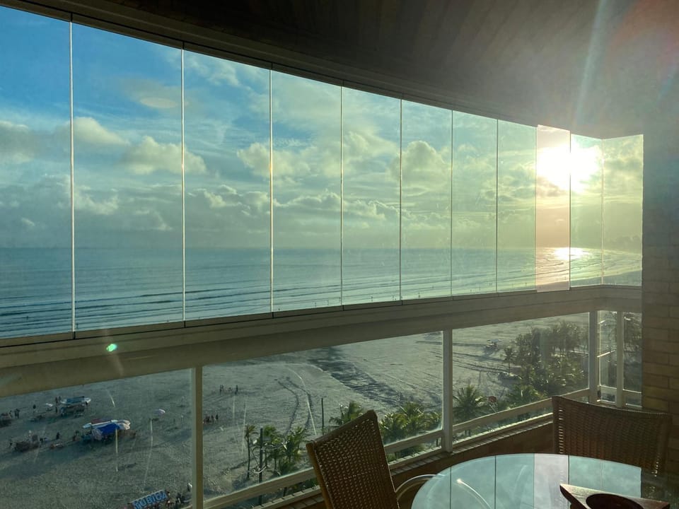 Apto Varanda Gourmet Pé na Areia, Domingo saída até as 20horas Apartment in State of São Paulo