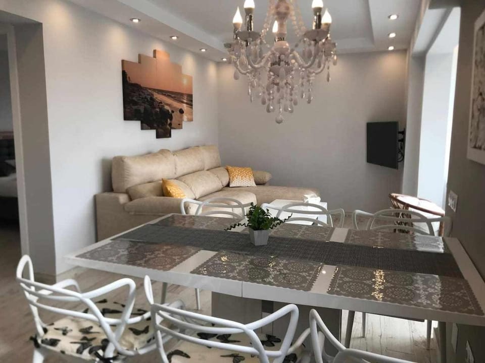 Sol y Playa en Benalmádena · Piscina & Parking Apartment in Torremolinos