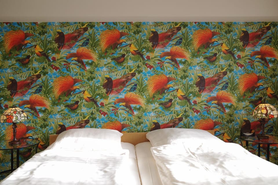 Photo of the whole room, Decorative detail