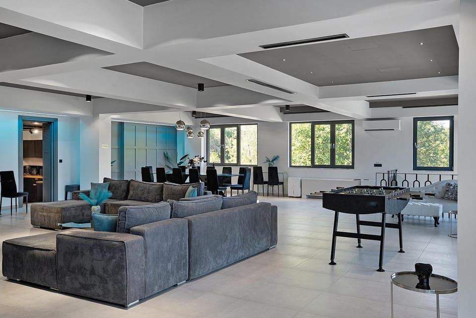 Game Room, TV and multimedia, Living room, Seating area