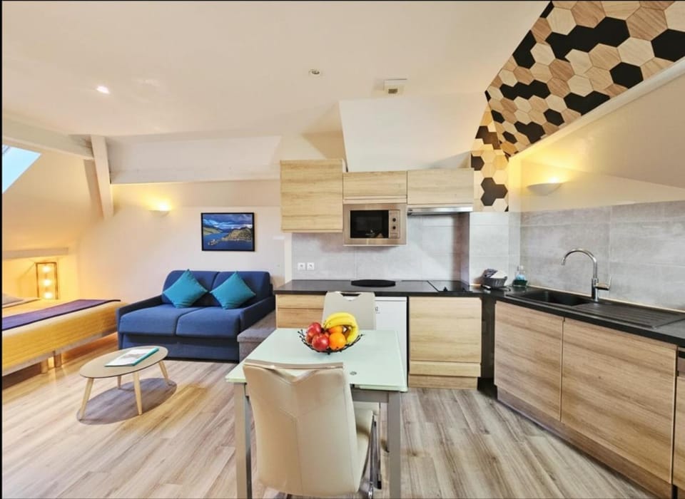 Living room, Photo of the whole room, Dining area, kitchen