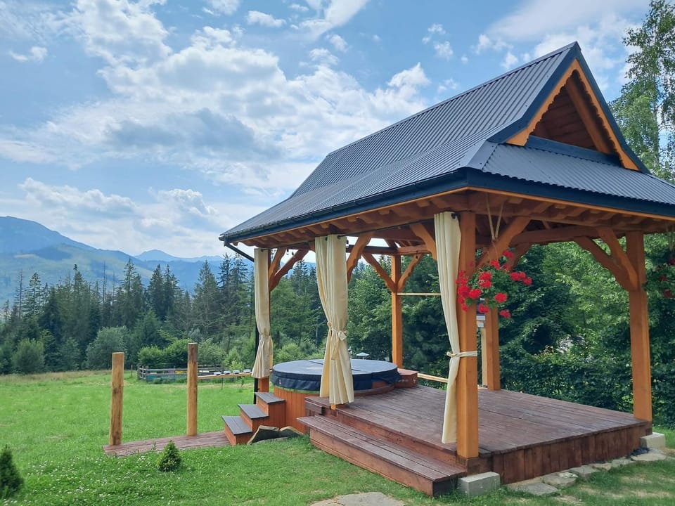 Hot Tub, Hot Tub, Mountain view