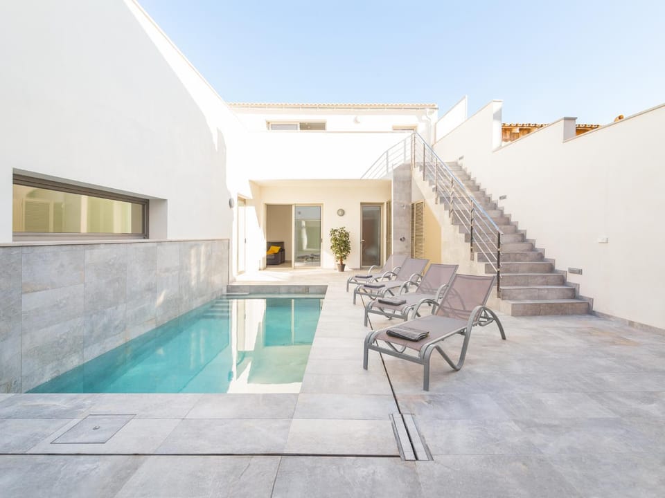 Property building, Patio, Swimming pool, Swimming pool