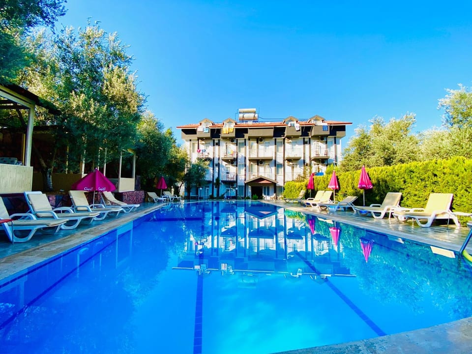 Swimming pool, Swimming pool
