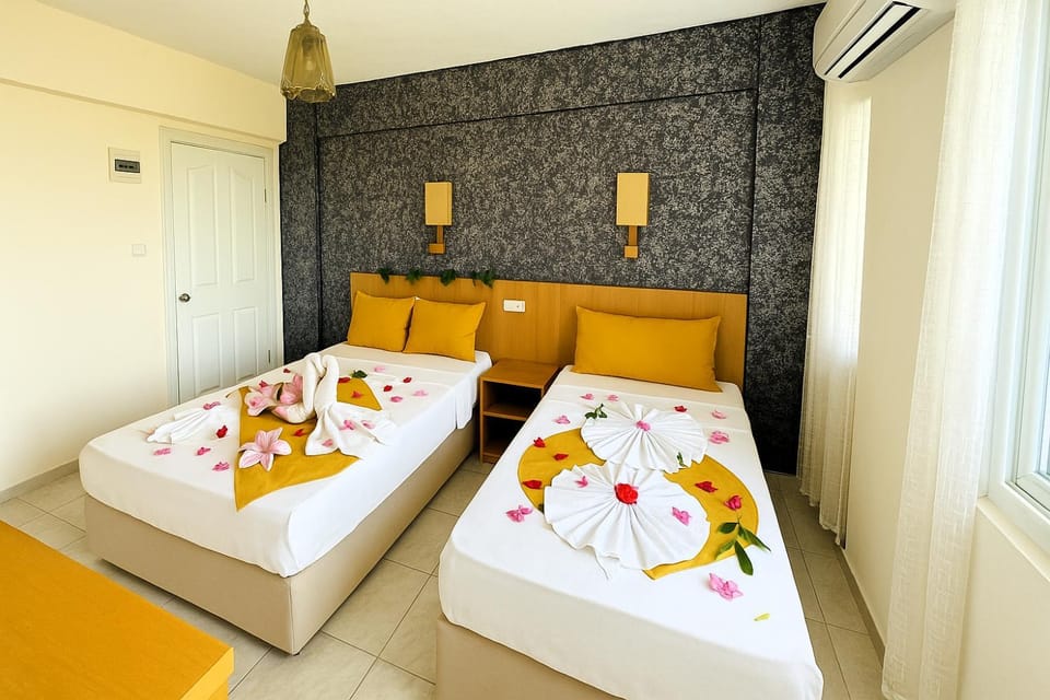Bed, Photo of the whole room, Bedroom, wardrobe, air conditioner