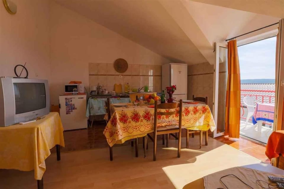 TV and multimedia, Dining area