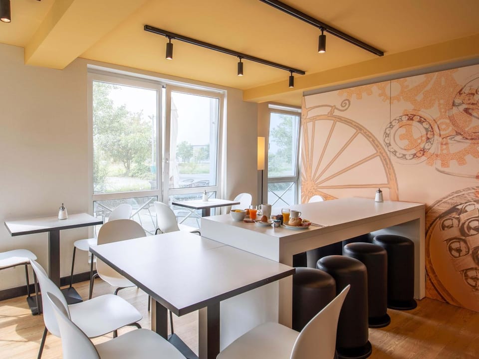 Meeting/conference room, Breakfast