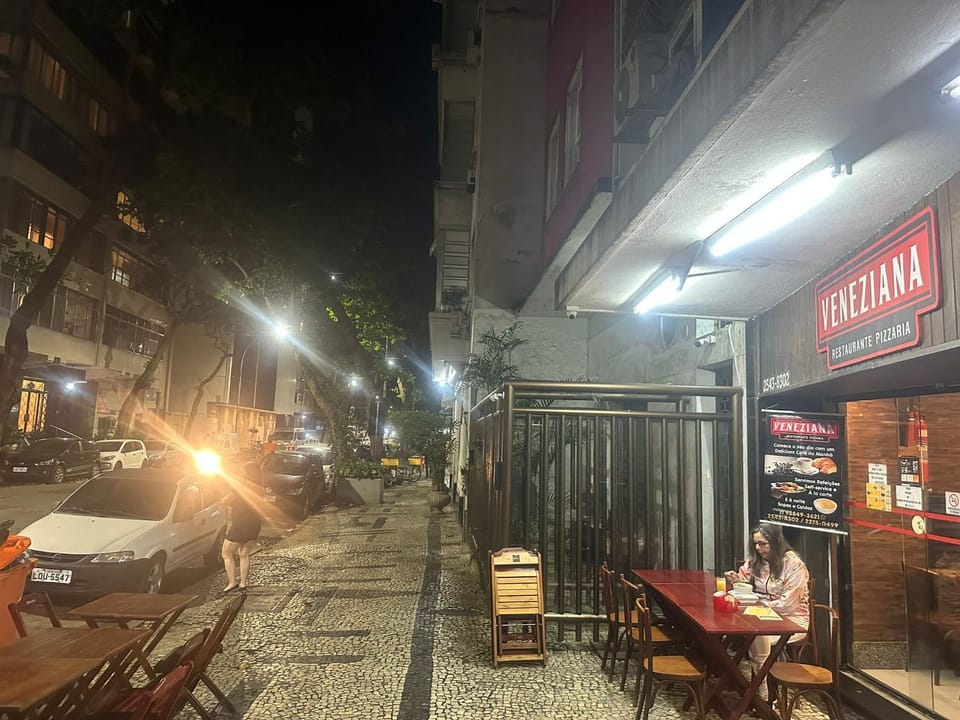 Neighbourhood, Location