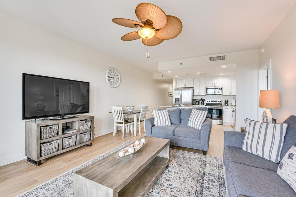 Comfy PCB Condo w/ View & Private Beach Access! House in Panama City Beach