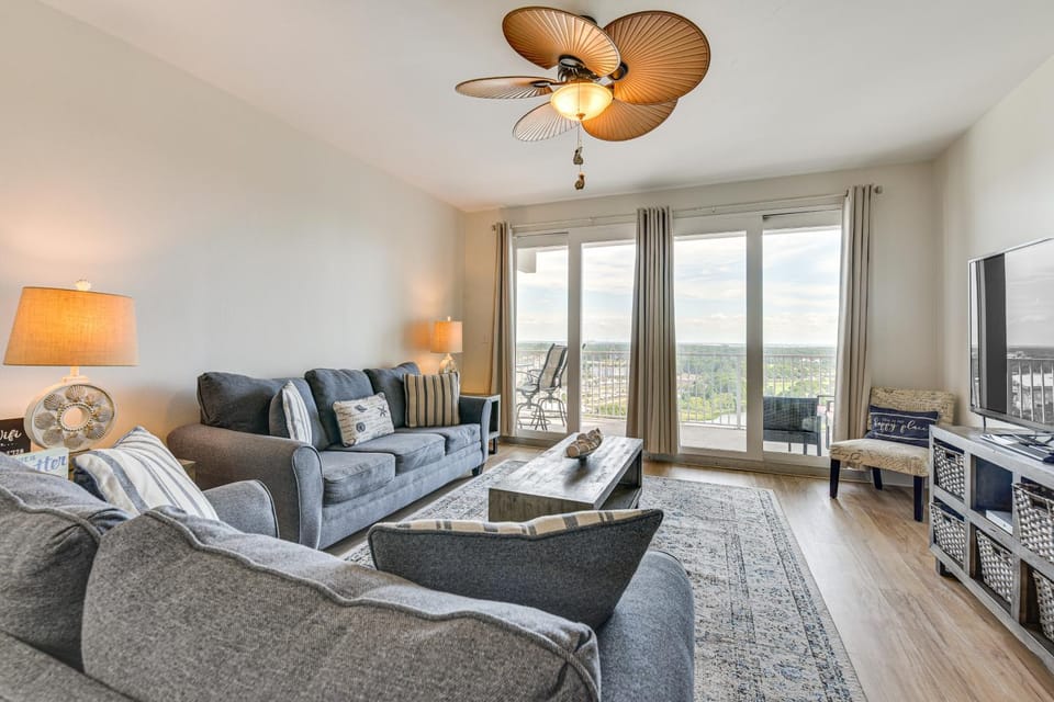 Comfy PCB Condo w/ View & Private Beach Access! House in Panama City Beach