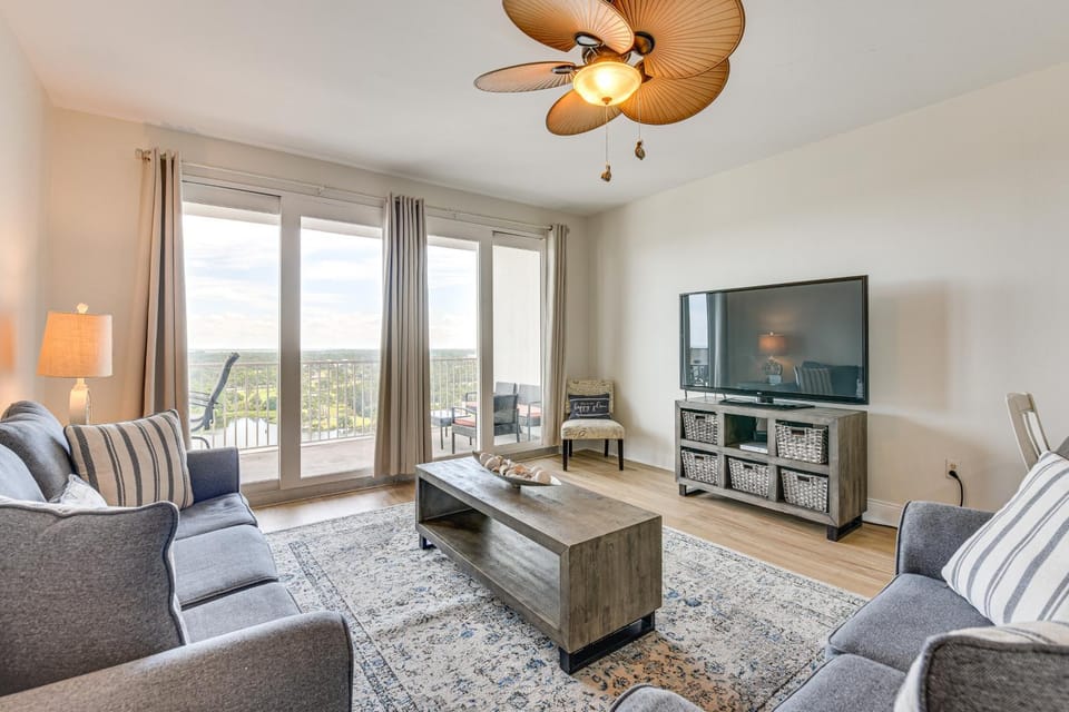 Comfy PCB Condo w/ View & Private Beach Access! House in Panama City Beach