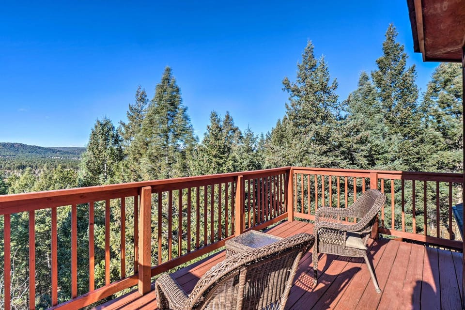 Expansive Mountain Retreat w/ Views of Pikes Peak! House in Woodland Park