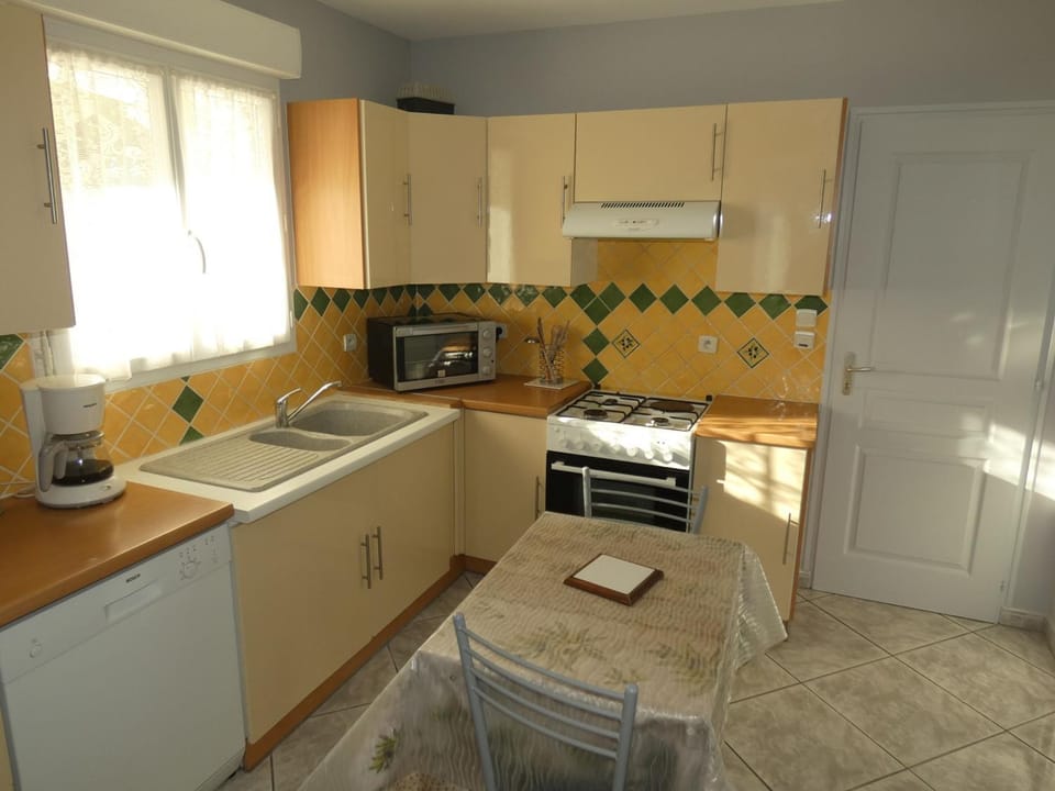 Charmante maison F3 à Saujon, 2 chambres, animaux acceptés, parking - FR-1-71-76 House in Nouvelle-Aquitaine