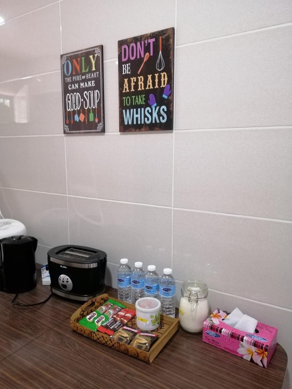 Coffee/tea facilities, Food and drinks