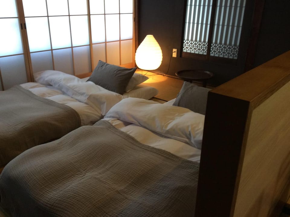 Bed, Area and facilities