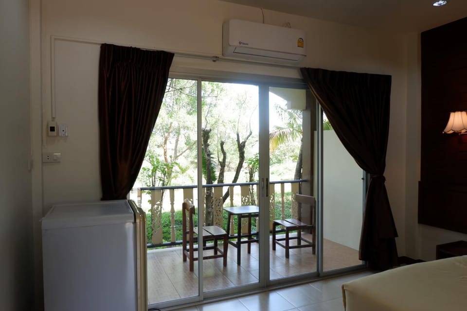 กิจตรงวิลล์ รีสอร์ท Kittrongvill Hotel in Laos